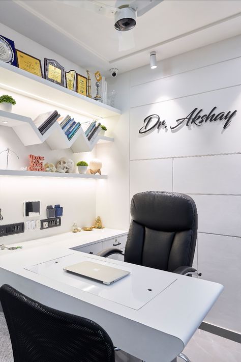 Clinic Table Design Modern, Consultation Office Design, Doctor Consulting Room Small, Clinic Wall Design Ideas, Small Space Dental Clinic Design, Simple Dental Clinic Design, Consultation Table Design, Small Consultation Room, Simple Small Office Design