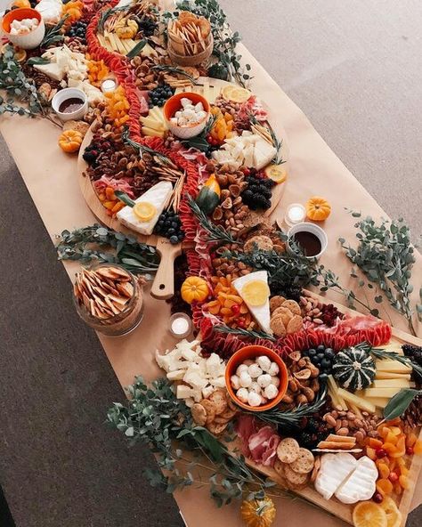 Wedding Grazing Table Ideas, Wedding Grazing Table, Grazing Table Ideas, Charcuterie Table, Charcuterie Board Wedding, Cheese Table, Wedding Appetizers, Charcuterie Inspiration, Grazing Table