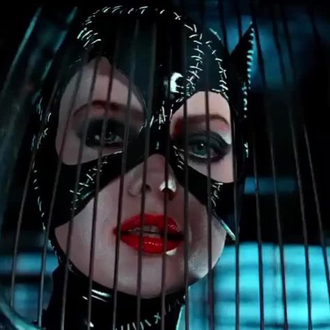 Cat Women And Batman, Catwoman Film, Batman Returns 1992, Tim Burton Batman, Catwoman Batman, Batman Backgrounds, Batman Movies, Catwoman Selina Kyle, Catwoman Cosplay