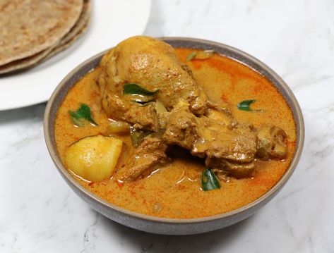 Malaysian Roti Canai, Malaysian Chicken Curry Recipes, Malaysian Curry Recipe, Chicken Massaman, Roti Canai Recipe, Chicken Massaman Curry, Malaysian Chicken Curry, Mughlai Chicken, Malaysian Chicken