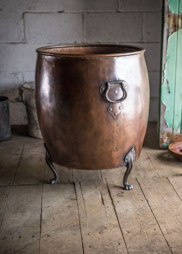 copper planter . rose uniacke Kitchen Copper, Vintage Copper Pots, Rose Uniacke, Copper Vessel, Copper Planters, London Boutique, Copper Decor, Copper Kettle, Copper Cookware