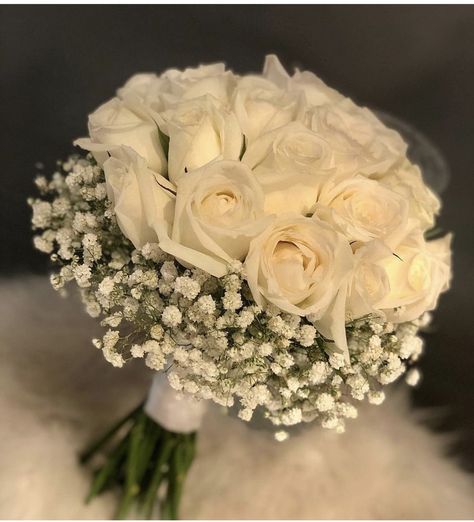 Elegant Wedding Bouquets, Simple Wedding Bouquets, Dream Wedding Decorations, Wedding Bouquets Bride, Bridal Bouquet Flowers, Flower Arrangements Simple, Hand Bouquet, Nothing But Flowers, Beautiful Bouquet Of Flowers