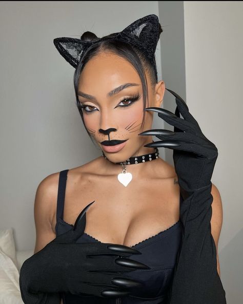 Cat Costume Makeup, Makeup Fantasi, Black Cat Makeup, Simple Cat Makeup, Halloween Costumes For College, Tatti Lashes, Cat Halloween Makeup, Holloween Makeup, Cat Makeup Halloween