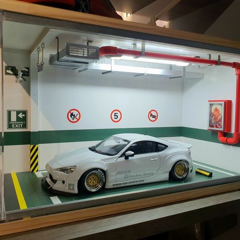 Model car diorama Car Diorama Ideas, Hot Wheels Garage Diy, Hot Wheels Cars Display, Car Model Display, Car Diorama, Garage Diorama, Diecast Cars Display, Diecast Diorama, Diorama 1:64