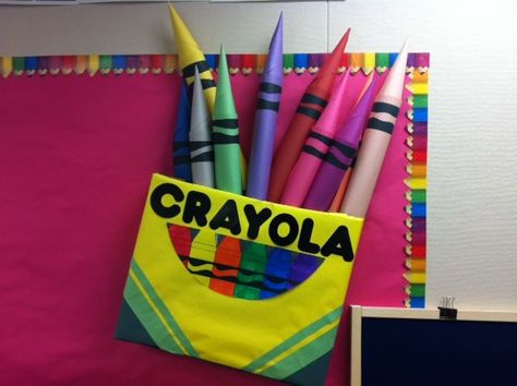 Bulletin Board idea--box of crayons 3-D art. I used a cardboard box. Rolled construction paper for the crayons. Crayon Bulletin Boards, Crayon Classroom, Crayon Themed Classroom, The Day The Crayons Quit, Day The Crayons Quit, Art Bulletin Boards, Preschool Bulletin, Art Room Ideas, Idea Box