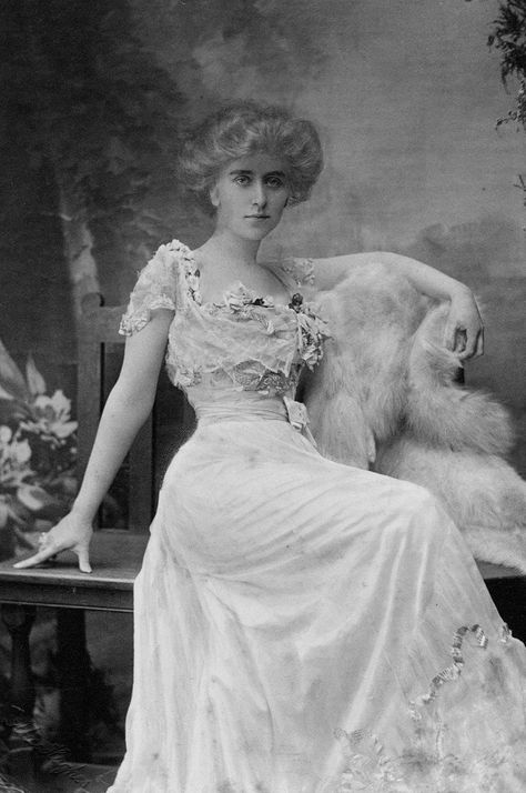 Natalie Clifford Barney. From antique-royals.tumblr.com/tagged/vintage. Natalie Clifford Barney, 1800s Dresses, Lily Elsie, 1890s Fashion, Lesbian Fashion, Masked Ball, Art Of Seduction, History Fashion, Belle Epoque