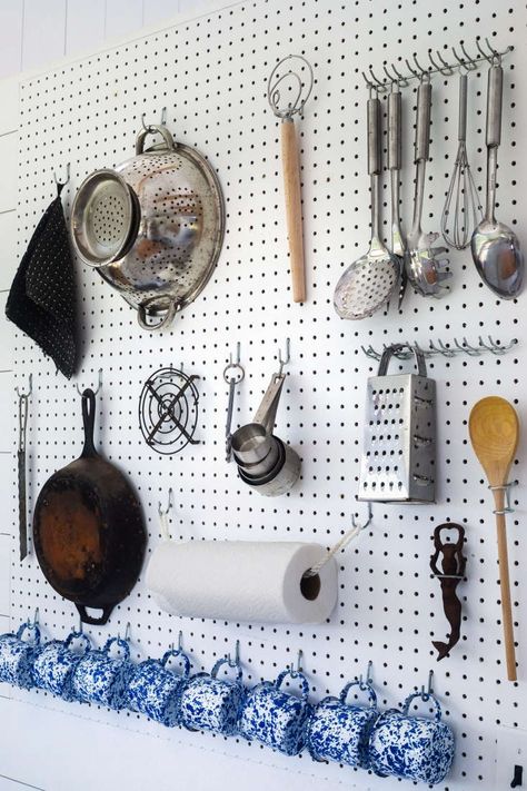 Cape Cod Beach House, Pegboard Kitchen, Organization College, Diy Storage Ideas, Nautical Kitchen, Pegboard Storage, Cape Cod Cottage, 카페 인테리어 디자인, Life Aquatic