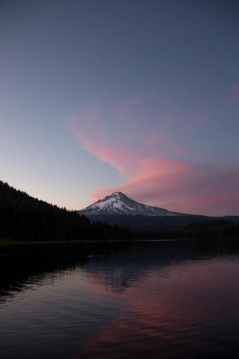 T E 5 S E R Λ C T Trillium Lake, Beach Bicycle, City Lights At Night, Mountain Wallpaper, Blackest Night, Romantic Places, Night City, 5 S, Scenery Wallpaper