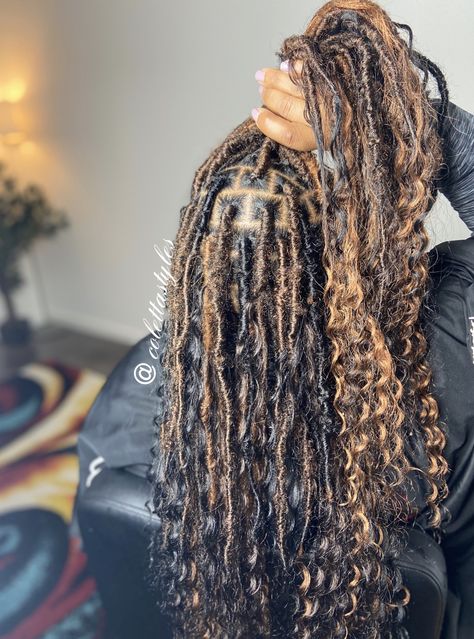 Bohemian Locs With Color, Goddess Faux Locs With Color, Ombre Faux Locs Black Women, Bohemian Goddess Faux Locs, Bohemian Locs Black Women, Goddess Locs Crochet, Bohemian Goddess Faux Locs Crochet, Goddess Faux Locs Lace Wig, Crotchet Goddess Faux Locs