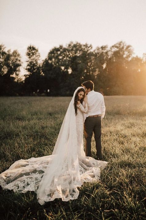 Bride Groom Poses, Wedding Portrait Poses, Idaho Wedding, Wedding Picture Poses, Wedding Photography Styles, Wedding Couple Poses, Wedding Photos Poses, Foto Vintage, Utah Wedding