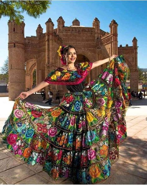 Traditional Mexican Clothing, Mexico Clothing, Mexican Traditional Clothing, Charro Outfit, Mexican Clothes, Mexican Outfits, Mexican Clothing, Rodeo Events, Outfits For Mexico