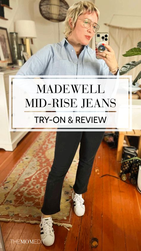 Madewell Kick Out Crop, Black Kick Crop Jeans Outfit, Kick Out Crop Jeans, Kick Out Crop Jeans Outfit, How To Style Mid Rise Jeans, Kick Crop Jeans Outfit, Cropped Jeans With Sneakers, Flare Crop Jeans Outfit, Flare Jeans Street Style