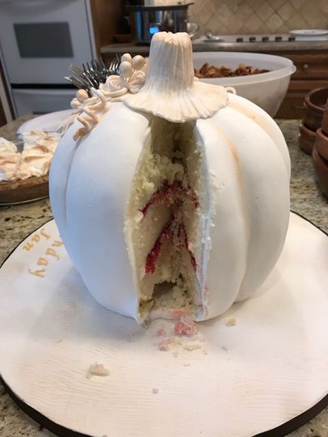 Pumpkin Themed Cake Ideas, White Pumpkin Cake, White Pumpkin Smash Cake, Birthday Cake Pumpkin, Icing Pumpkins On Cake, Fall Pumpkin Cake Design, Pumpkin Birthday Cake, White Pumpkins Wedding, White Ganache