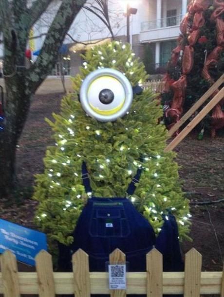 Top 10 Character Themed Christmas Trees Minion Christmas, Funny Christmas Tree, Minions Love, A Minion, Monsters Inc, Christmas Tree Themes, Despicable Me, Funko Pops, Christmas Cheer