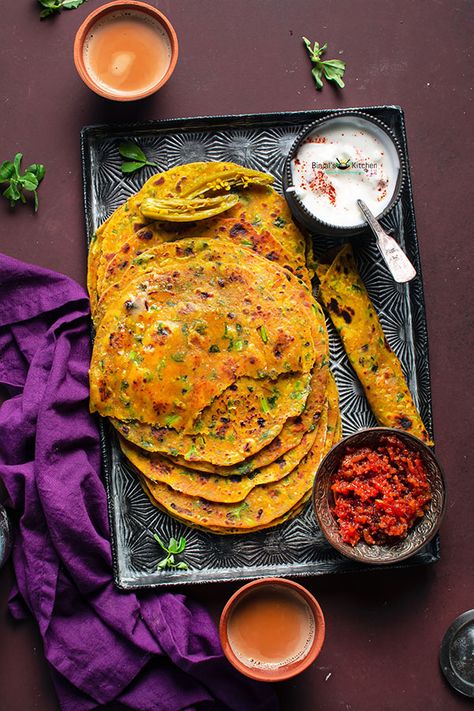 Methi Thepla - Binjal's VEG Kitchen Methi Thepla, Gastronomic Food, Delicious Food Image, Gujarati Cuisine, Gujarati Snacks, Healthy Snack Options, Indian Bread, Flat Bread, Healthy Homemade Recipes