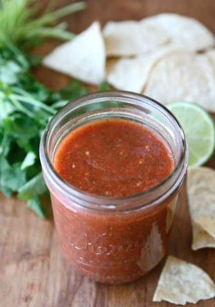 Restaurant Style Salsa Recipe on twopeasandtheirpod.com Tastes even better than the salsa you get at a restaurant! And it's SO easy to make! Restaurant Style Salsa Recipe, Restaurant Salsa, Blender Salsa, Easy Homemade Salsa, Easy Salsa Recipe, Restaurant Style Salsa, Mild Salsa, Easy Salsa, Fresh Salsa