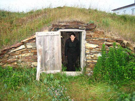 Gardening along the creek...: Keeping Potatoes Concrete Septic Tank, Root Cellar Storage, Building A Bunker, Root Cellars, Doomsday Bunker, Underground Shelter, Cinder Block Walls, Root Cellar, Underground Bunker