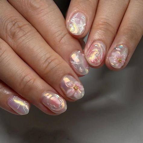 Short Gel Birthday Nails, 3d Gel Manicure, 3d Flowers On Short Nails, Nail Ideas For Natural Short Nails, Short Soft Gel Nails, Short Nails With 3d Design, 3d Nail Art Short Nails, Short Nails With 3d Flowers, Cute 3d Nails