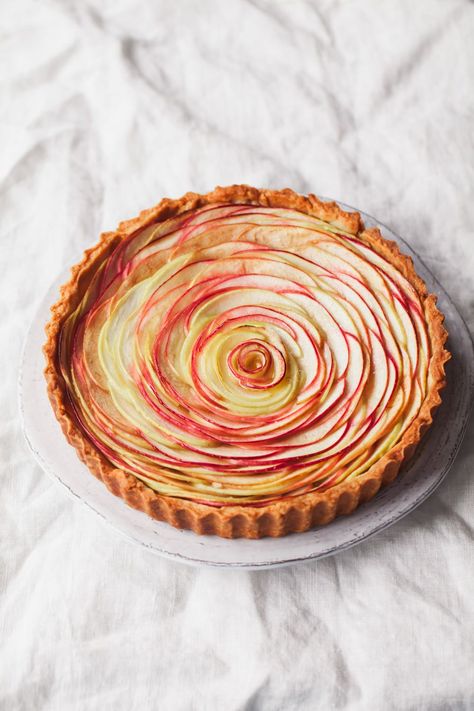 French Apple Rose Tart with frangipane Tart Shells Recipe, Rose Tart, Apple Rose Tart, French Apple Tart, Apple Tart Recipe, Apple Rose, Frangipane Tart, Tart Dough, Fruit Crumble