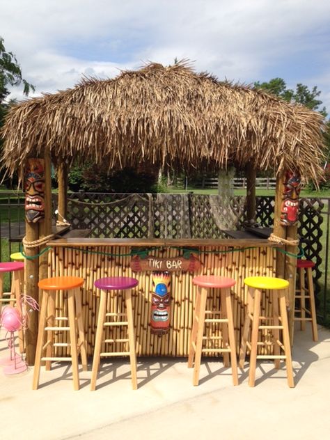 Tiki Bars Backyard, Tiki Bars Diy, Tikki Bar, Outdoor Tiki Bar, Patio Lounge Furniture, Bar Deco, Diy Outdoor Bar, Barrel Bar, Tiki Bars