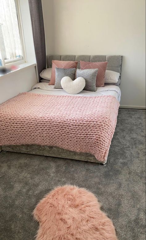 Bedroom Ideas Aesthetic Pink And Grey, Modern Bedroom Design Pink And Grey, Pink White And Grey Bed, Pink Grey Room Decor, Pink Brown Grey White Bedroom, Blush Pink And White Bedding, Grey Bed Pink Bedding, Grey And Light Pink Bedroom Ideas, Pink Cream And Black Bedroom