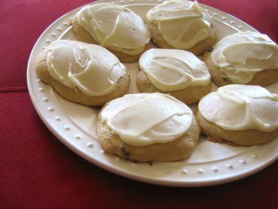 jubilee jumble. grandma made these just for me. she called them "deana's cookies" (minus the choc. chips) Jubilee Jumbles Cookies, Jumble Cookies Recipe, Jubilee Cookies, Jumble Cookies, Cookies With Icing, Unusual Recipes, Zucchini Cookies, Banana Bread Cookies, Brown Sugar Cookies