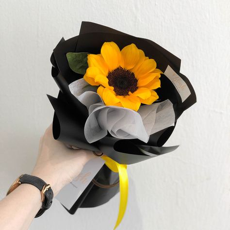 Sun Flower Bouquet Aesthetic, Sun Flower Bouquet Gift, Sun Flowers Bouquet, Sunflower Bouquet Aesthetic, Sunflower Bouquet Gift, Single Flower Bouquet, Diy Bouquet Wrap, Luxury Flower Bouquets, Fancy Flowers