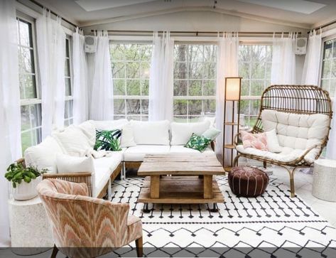 Sunroom Small, Indoor Sunroom Furniture, Sunroom Layout, Sunroom Seating, Indoor Sunroom, Sunroom Makeover, Sunroom Remodel, Sunroom Dining, Cozy Sunroom