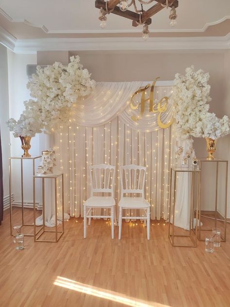 White And Gold Backdrop Wedding, Diy Nikkah Decor, Backdrop With Chandelier, Toulbeh Ideas, At Home Engagement Decor, Simple Nikkah Decor, Simple Nikkah Decor At Home, Nikkah Decor At Home, Nikkah Backdrop