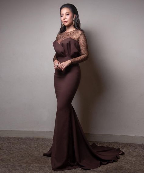 Dinner Gowns Nigerian Long, Gala Night Outfit Classy Gowns, Duchess Material Gown Styles, Dinner Gowns Nigerian, Dinner Dresses Classy Elegant Long, Robe Dote, Dinner Gowns Classy Style, Dinner Dress Classy Elegant, Wedding Pops