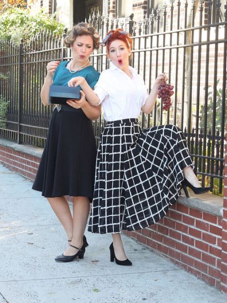 23 Duo Costume Ideas for You and Your Bestie - Advice From Nobody Ethel Mertz, Lucille Ball Costume, Mother Daughter Halloween Costumes, I Love Lucy Costume, Lucy Costume, Cabelo Pin Up, Best Friend Costumes, Easy Halloween Costumes For Women, Moda Pinup