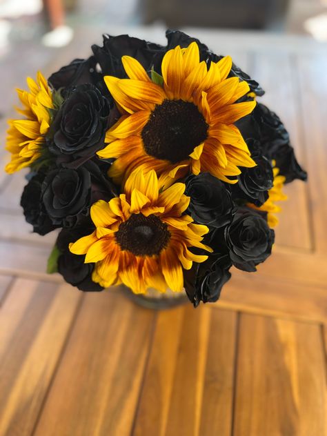 Black Roses With Sunflowers, Black Rose And Sunflower Bouquet, Sunflowers And Black Roses, Dark Sunflower Bouquet, Gothic Sunflower Wedding, Black Wedding With Sunflowers, Black And White Wedding With Sunflowers, Black And Sunflower Wedding, Black Sunflower Wedding