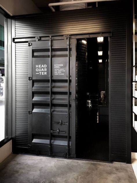 [Design] Sliding Door Ziegler Mackenzie, Office Design Corporate, Skjulte Rum, Interior Design Styles Guide, Business Office Decor, Detail Arsitektur, Interior Kantor, Industrial Restaurant, Metal Doors