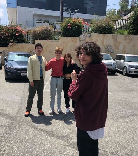 Drew Phillips , enya , Christian leave, Finn wolfhard -  Drew Phillips , enya , Christian leave, Finn wolfhard Christian Leave, Enya Umanzor, Jack Finn, Finn Stranger Things, Ținută Casual, Finn Wolfhard, Indie Kids, Film Serie, Future Boyfriend