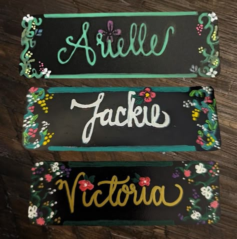 Starbucks barista flower nametags ❤️ Starbucks Nametags Art, Starbucks Nametags, Starbucks Ideas, Diy Name Tags, Name Tag Design, Starbucks Barista, Inspiration Painting, Cute Canvas Paintings, Cute Canvas