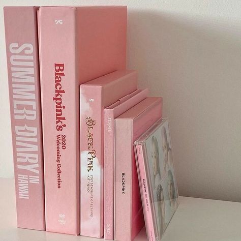 Images Hello Kitty, Soft Pink Theme, Aesthetic Roses, Baby Pink Aesthetic, Rosé Aesthetic, Pink Books, Pink Life, Pink Photo, Pastel Pink Aesthetic