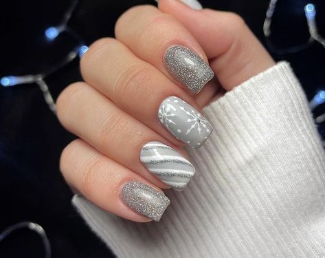 Grey Sweater Nail Design, Silver Christmas Nails Designs, Silver Festive Nails, Silver Holiday Nails Christmas, Gray Christmas Nail Designs, Grey Xmas Nails, Gray Christmas Nails Acrylic, Grey Winter Nails Acrylic, Grey Sparkle Nail Designs