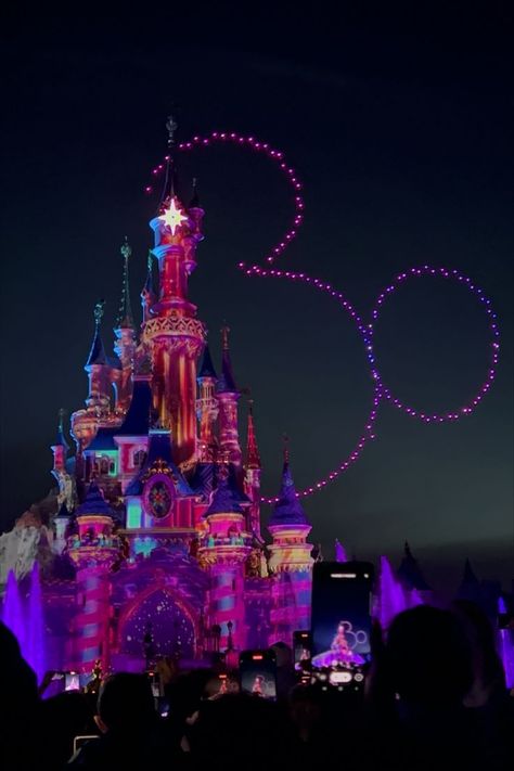 #disneyland #disneylandparis #paris Disney Travel Aesthetic, Disni Land, Disneyland Asethic, Disney In Paris, Desny Land, Disneyland Paris Photo Ideas, Disneyland Paris Photography, New Year In Paris, Disneyland Paris Aesthetic