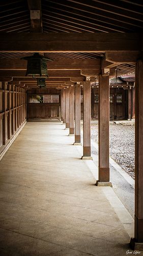 Japanese Timber Frame, Wood Columns Porch, Japanese Porch, Aman Hotel, Japanese Traditional Architecture, Timber Frame Porch, Nature Ideas, Japanese Concept, Japan House