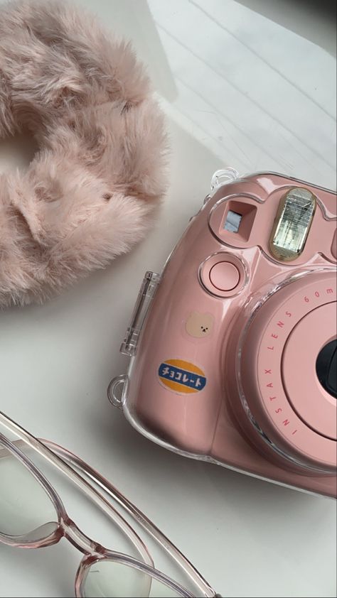 Pink Camera Aesthetic, Camera Aesthetic Pink, Pink Polaroid, Polaroid Wallpaper, Pinky Girl, Iphone Wallpaper Classy, Soft Pink Theme, Polaroid Camera, Hilarious Photos