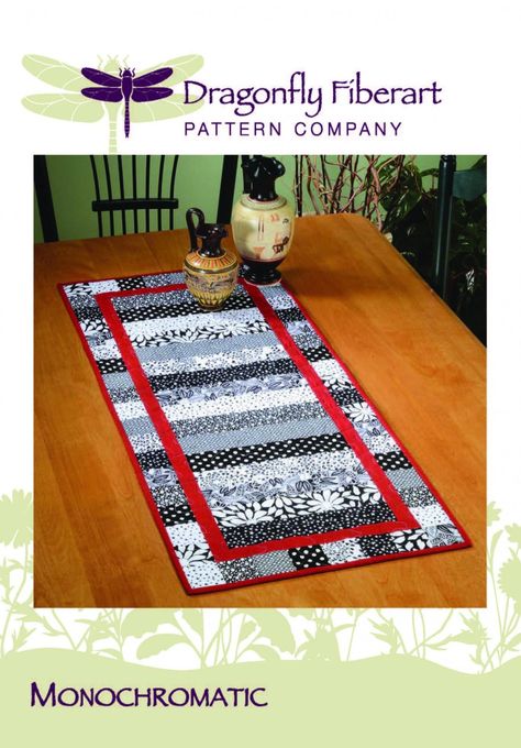 Monochromatic Pattern, Quilt Runners, Christmas Table Runner Pattern, Quilted Table Runners Christmas, Black And White Quilts, White Quilts, Christmas Quilt Patterns, Quilted Table Runners Patterns, Placemats Patterns