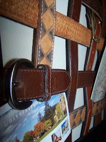 repurposed leather belt message board http://bec4-beyondthepicketfence.blogspot.com/2011/02/belted-inspiration.html Leather Belt Ideas, Recycled Homes, Repurposed Belts, Belt Inspiration, Belt Crafts, Belt Ideas, Recycle Projects, Furniture Redos, Home Decor On A Budget