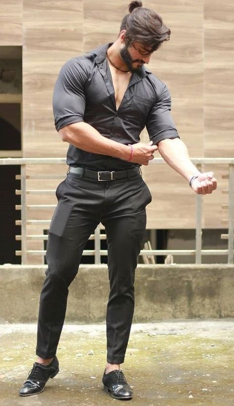 A muscular guy standing in a stylish way for some clicks Muscular Men Fashion, Guy Standing, Muscular Guy, Perfect Physique, The Fountain Of Youth, Daily Skincare Routine, 남자 몸, Men Fashion Casual Shirts, Mens Casual Dress Outfits