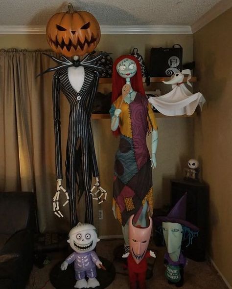 Jack Skellington on Instagram: "Boys and girls of every age Wouldn't you like to see something strange? #october1st #halloweentown #thisishalloween #pumpkinking #halloween #thenightmarebeforechristmas #jackandsally #lockshockandbarrel #lifesize #nightmarebeforechristma #halloweendecorations #bonedaddy #jackskellington #halloweeniscoming #everydayishalloween #halloweencountdown #trickortreat" Fun Diy Halloween Decorations, Jack Y Sally, Nightmare Before Christmas Ornaments, Scary Halloween Decorations Diy, Instagram Boys, Nightmare Before Christmas Decorations, Halloween Props Diy, Nightmare Before Christmas Halloween, Halloween Countdown