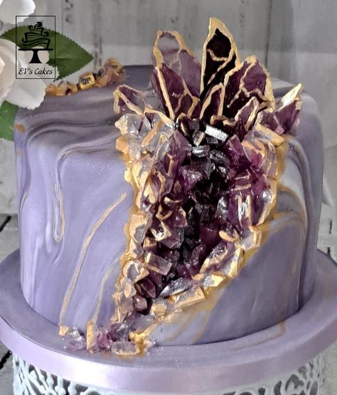 Amethyst Geode Cake, Purple Geode Cake, Victory Cake, Gemstone Cake, Amethyst Cake, Crystal Cakes, Geode Cakes, Quinceañera Ideas, Geode Cake