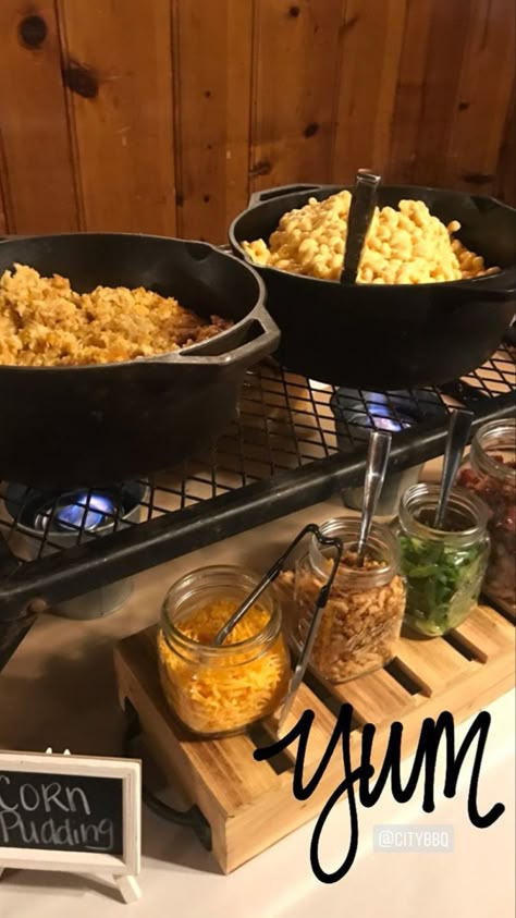 Mac And Cheese Bar Wedding Food Stations, Bbq Party Food Table Display, Mac And Cheese Buffet, Southern Wedding Food Ideas, Wedding Mac And Cheese, Wedding Mac N Cheese Bar, Cold Catering Ideas, Mac And Cheese Bar Parties, Bbq Catering Ideas