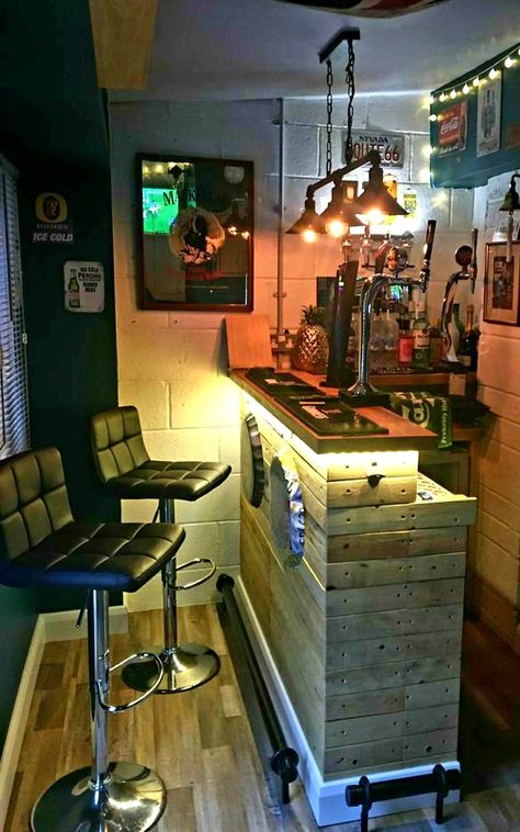 Garage Bar Ideas Diy, Garage Hangout Ideas Diy, Tiny Man Cave, Garage Bar Ideas Man Caves, Garage Hangout Ideas, Build Bar, Garage Bars, Shed Bar Ideas, Garage Bar Ideas