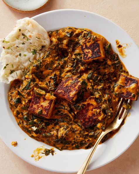 It's Surprisingly Easy To Make Saag Paneer At HomeDelish Saag Paneer Recipe, Saag Paneer, Vegetarian Recipes Dinner Healthy, Healthy Vegetarian Dinner, Paneer Recipes, Vegetarian Dinners, Gluten Free Dinner, Vegetarian Recipes Dinner, Vegetarian Dinner