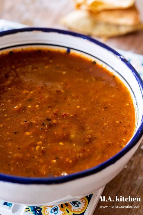 Salsa Rojo Recipe, Tomatillo Red Chili Salsa, Red Chili Salsa, Mexican Red Salsa, Hot Salsa Recipes, Red Salsa Recipe, Authentic Salsa, Mexican Sauces, Chile Recipe