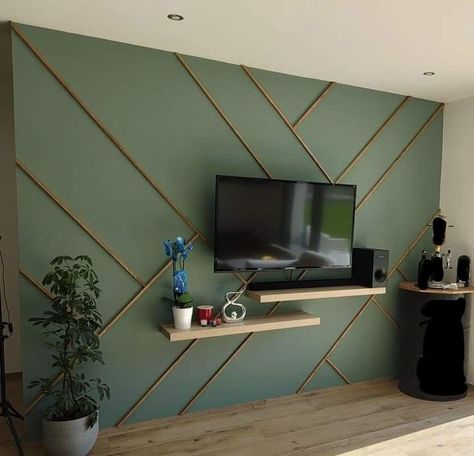 Gold Accent Wall Bedroom, Tv Wall Design Modern Luxury, Wall Aesthetics, Immersive Design, Tv Wall Ideas, Modern Tv Room, Dark Cabinets Light Floor, Green Accent Walls, Modern Tv Wall